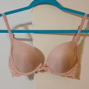 EUC ~ Victoria Secret's Dream Angel Smooth Push-up Bra with Lace (Size 32D)
